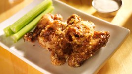 Пилешки крилца с пармезан и чесън