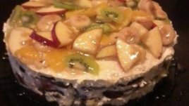 Лесна бисквитена торта с плодове