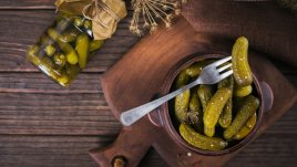 Защо водата от киселите краставички е полезна и не трябва да се изхвърля