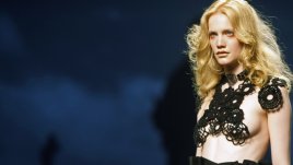 Защо мъжете обичат голи жени?