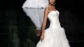 Почина царят на булчинските рокли Мануел Мота