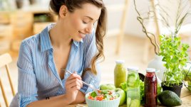 Как трябва да се храни една жена на 30, 40, 50, 60-годишна възраст?