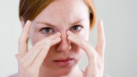 Трикове за уморени и подпухнали очи