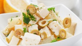 Гръцка картофена салата с фета сирене