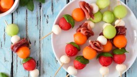 Шишчета с прошуто, моцарела, пъпеш