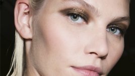 Опушен грим със златен брокат в стил Jason Wu