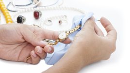 Лесно почистване на сребърните и златните бижута