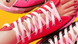 Метални цветове превземат летния маникюр