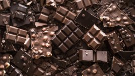 Каква точно е разликата между млечния и черния шоколад?