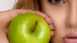 Може ли жената да бъде красива без козметика?