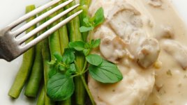 Пилешко филе със сметана и топено сирене