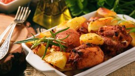 Пилешко с вкусна марината и картофи