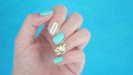 Фрути акценти и вълни в маникюра