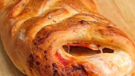 Бърза пица с готово тесто