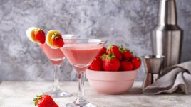 Коктейл ягодова маргарита с банан