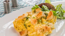 Пилешко с броколи, кашкавал и хлебни трохи