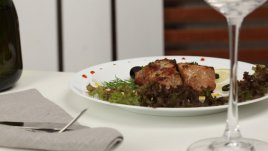 Свинско руло със сини сливи