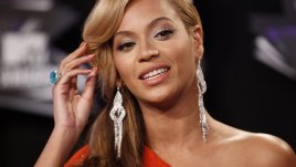 Бионсе и Дженифър Лопес поддържат красотата си с диамантена козметика