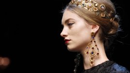 Оформете косата в романтична прическа