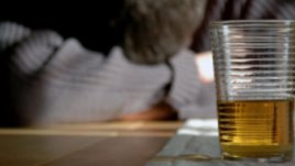 Телефонна линия помага да отдалечим младежите от алкохола