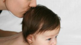 Защо все още кърмя