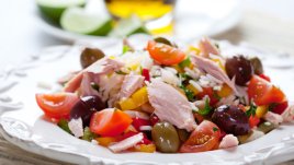 Салата с ориз и риба тон