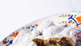 Кекс със сушени смокини, орехи и лимонова кора