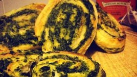 Рулца с бутертесто, спанак и крема сирене