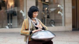 От странстващ по света уличен артист до йога учител в Пловдив 