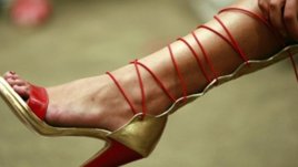 Третираме миризливи крака с паста за зъби