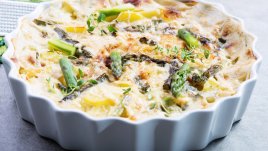 Касерола с шунка, аспержи и козе сирене