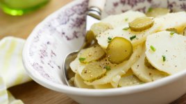 Картофена салата с краставички