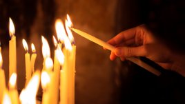 Утре е Задушница преди Великия пост