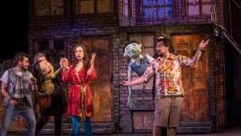 Бродуейският мюзикъл „Авеню Q“ вече и на родна сцена