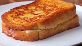 Френски пържени филийки с шунка и кашкавал