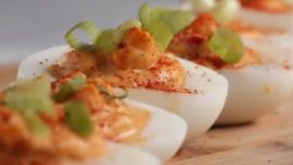 Пълнени яйца с пикантна плънка 