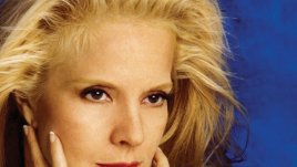 „Между сянката и светлината“ – Силви Вартан