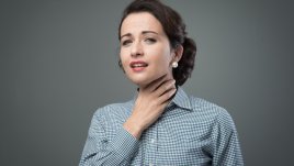 Как да премахнете заседналата рибена кост от гърлото