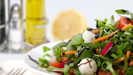 Великденска салата с моцарела