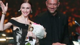 Венсан Касел връчи награда „BraVo“ на Светлана Захарова  