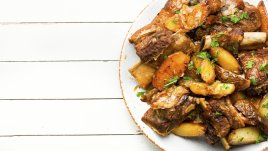 Агнешки бут с червени картофи 