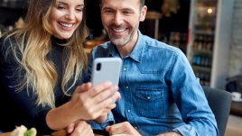 Какво можем да научим за връзките от жените, които винаги успяват с мъжете?