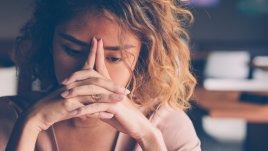 Обичам го и не искам да се разделим, но той ми изневери. Как да продължа напред?