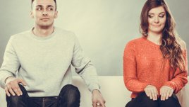 Как флиртуват срамежливците?