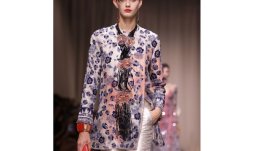 Giorgio Armani Privé – флорални мотиви, златисти и ефирни материи 