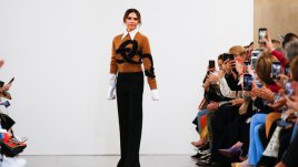 Виктория Бекъм представи колекцията си в Лондон