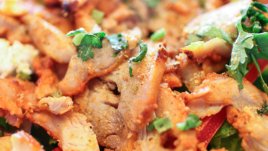 Салата с пилешко и млечен дресинг