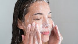 Как правилно да миете лицето си за здрава и сияйна кожа?