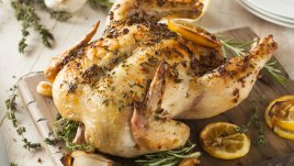 Печено пиле с подправки и лимонов сок 