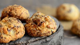 Бисквити с овесени ядки и касис 